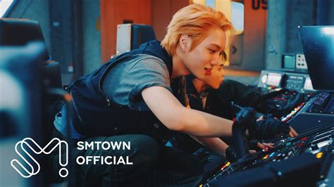 EXO 엑소 'Don't fight the feeling' MV .